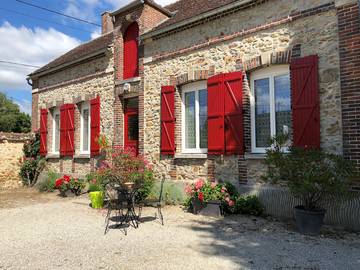 Gîte pour 6 personnes, avec jacuzzi ainsi que jardin et terrasse à Fontaine-Mâcon