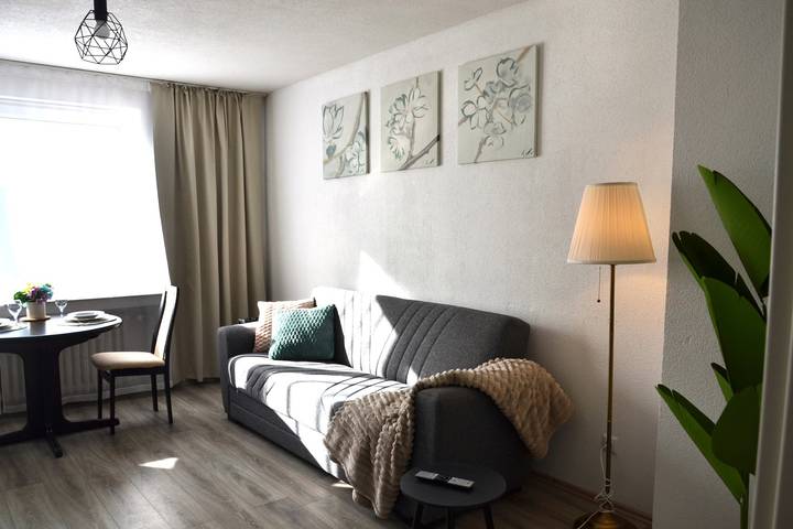 Hel lejlighed, Apartment 'Rheinstay Business' with Private Terrace, Balcony and Wi-Fi in Meiderich/Beeck, Duisburg