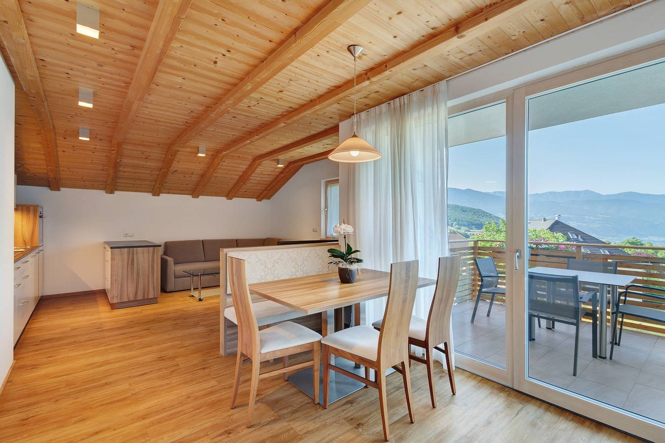 Ganze Wohnung, Ferienwohnung 'Sonnenblume' mit Bergblick, Gemeinschaftsgarten und Wi-Fi in Raas, Natz-Schabs