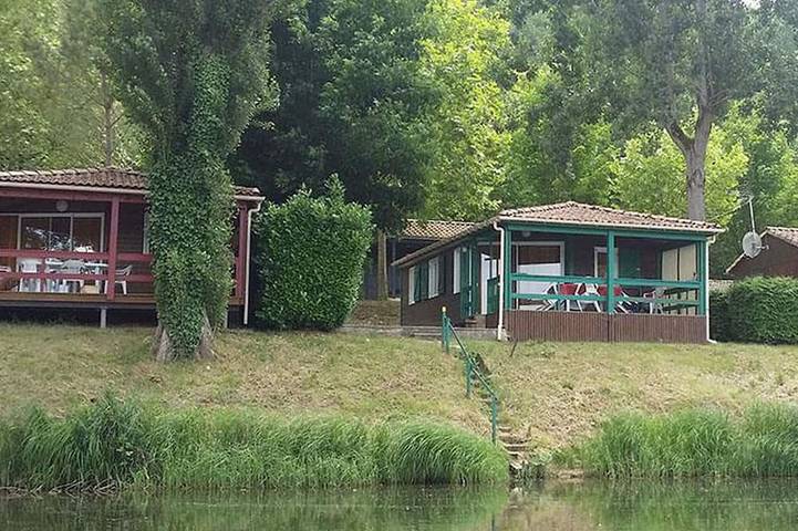 Gîte pour 8 personnes, avec piscine, animaux acceptés à Badefols-sur-Dordogne