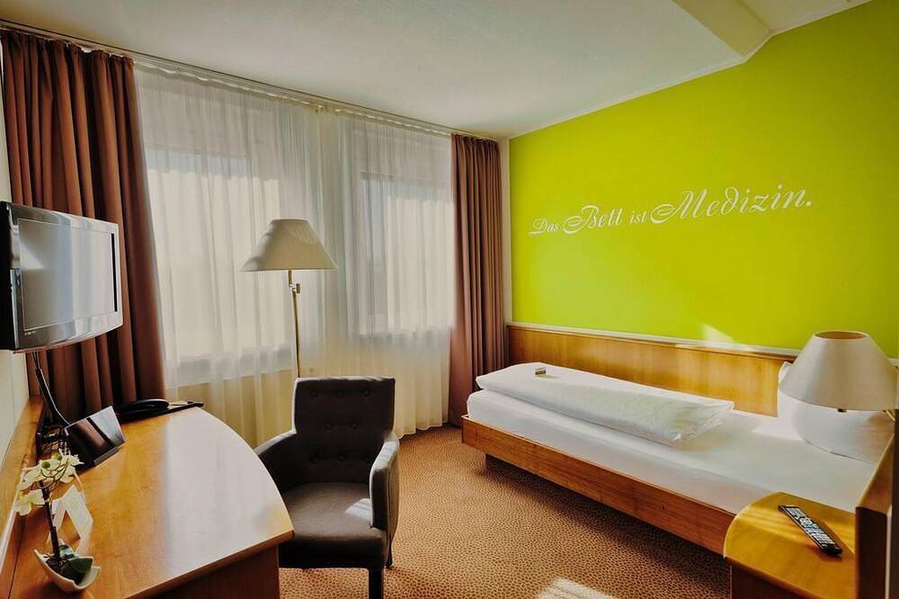 Einzelzimmer, Dusche, Wc - Hotel Sportwelt Radeberg in Radeberg, Oberlausitz
