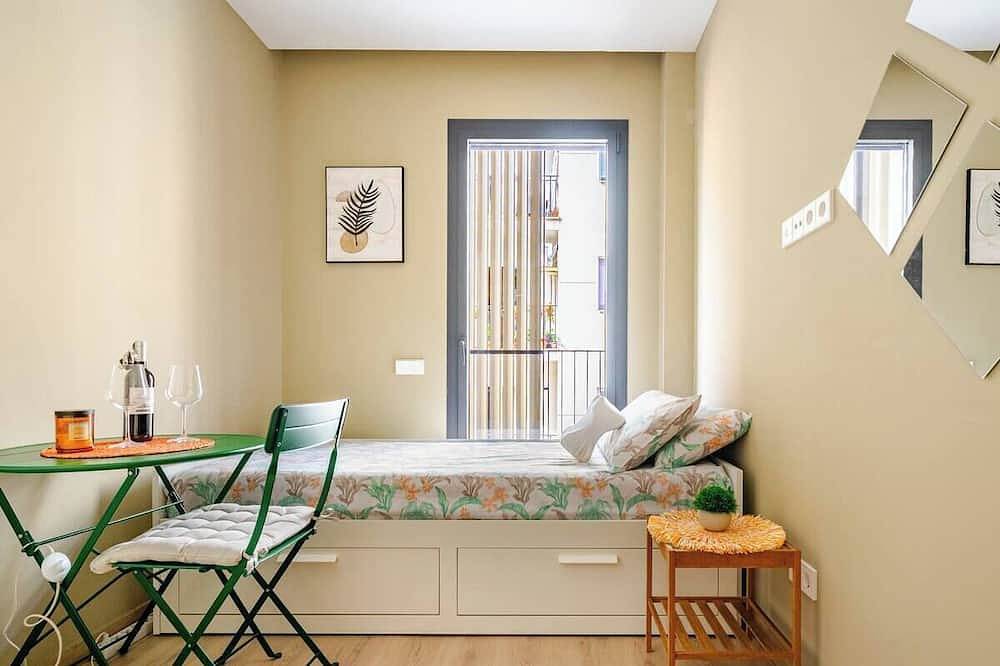 Private Room with A/C & Rooftop in Barcelona Centre, Barcelona