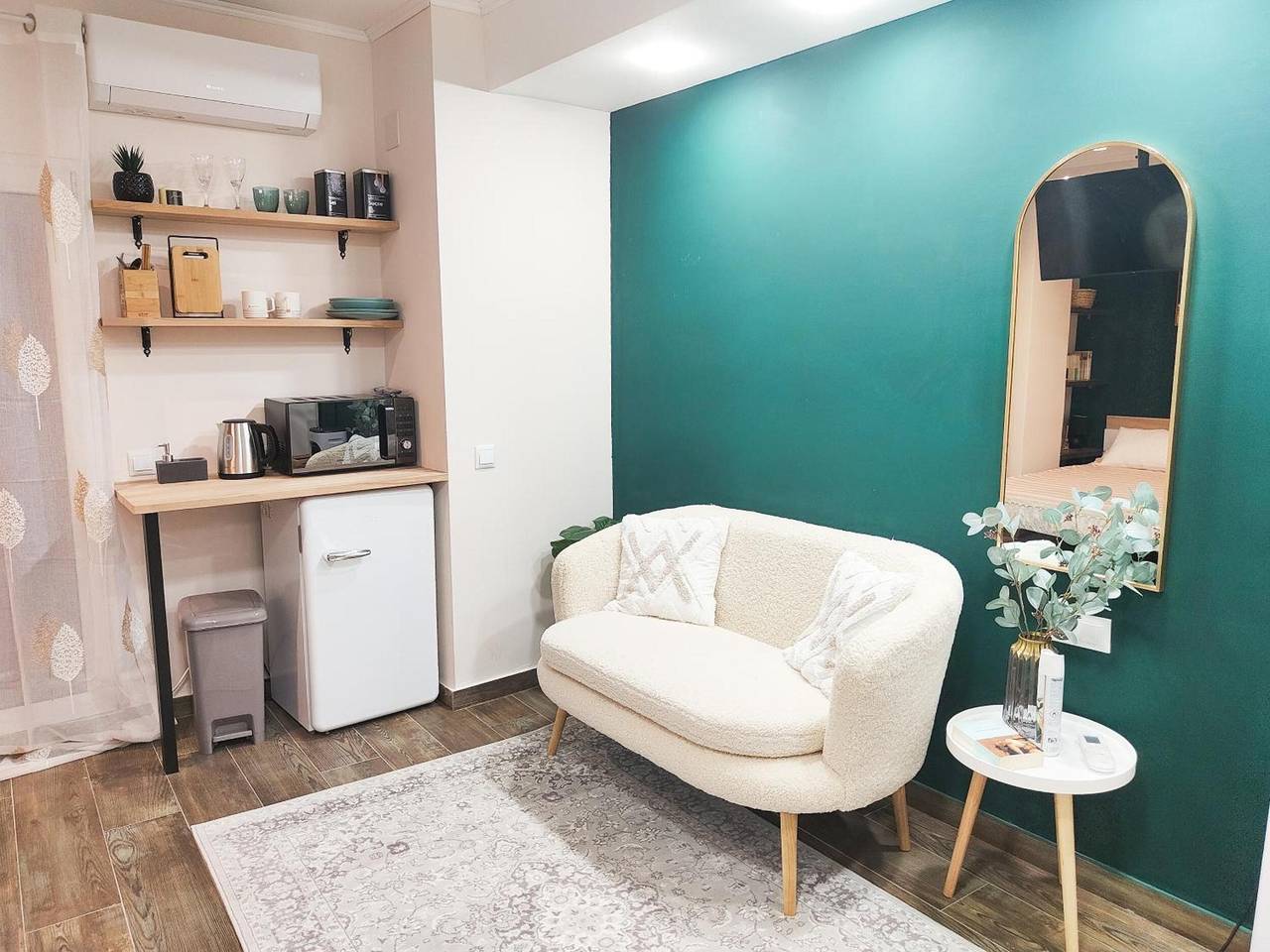 Apartamento entero, Apartamento 'Center - Mercado with Patio 3' con wifi y aire acondicionado in Alacant, Alicante