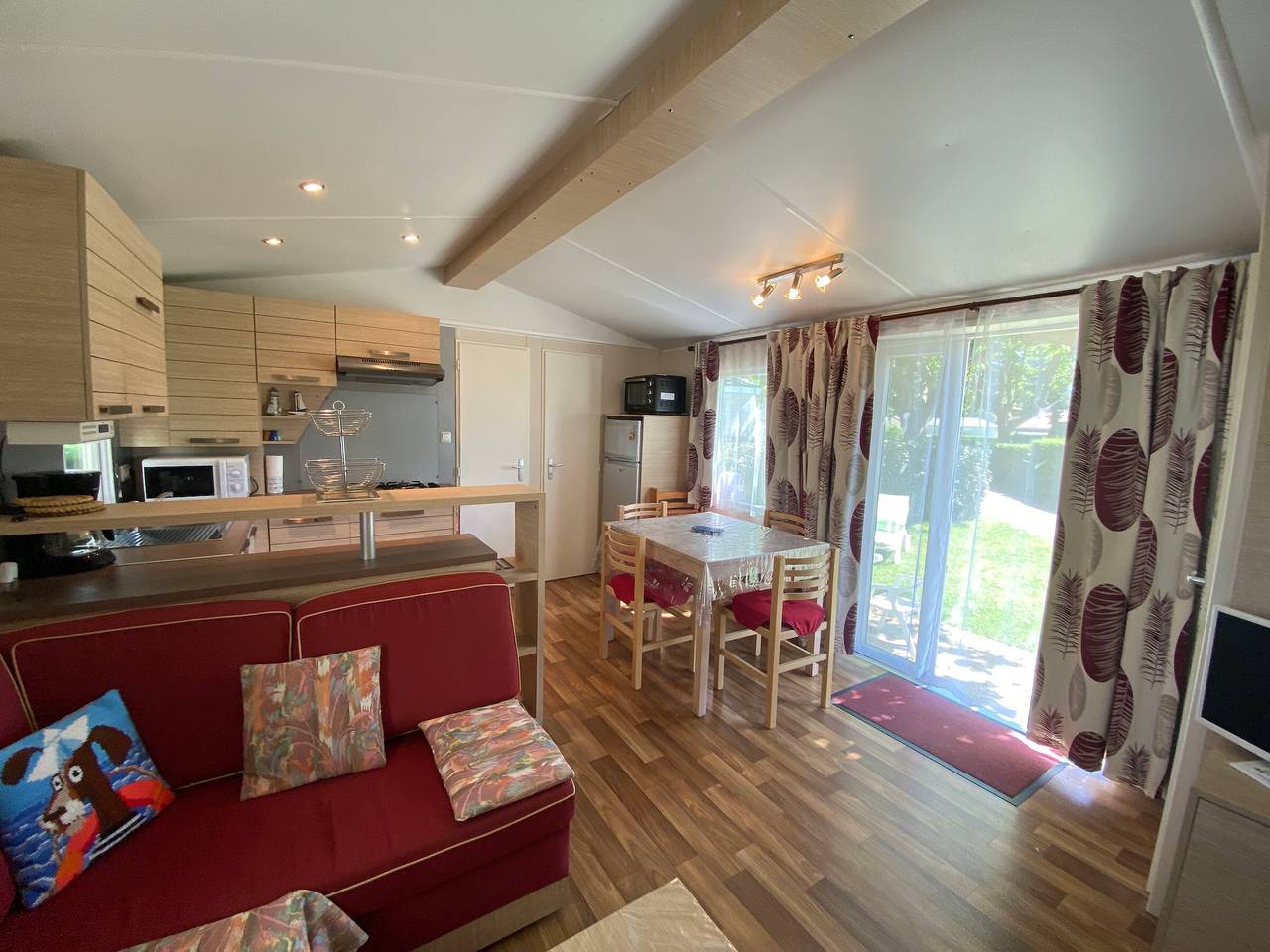 Mobil-home 3 chambres proche plage à Fouras, idéal 6 pers., équipement complet, calme assuré. in Fouras, Région de Rochefort