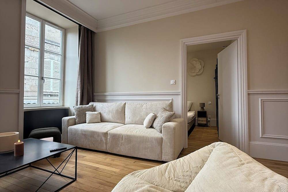 Entire apartment, The Haussman Suite in Guéret, Guéret region