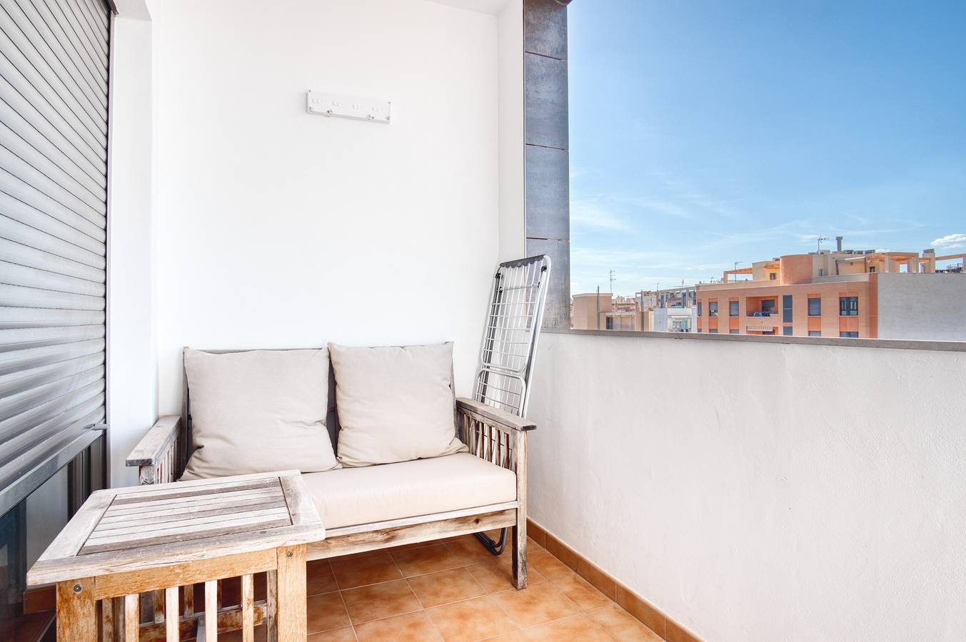 Entire apartment, Apartment 'Ático El Castell' with Mountain View, Wi-Fi and Air Conditioning in Playa Carrer La Mar, el Campello