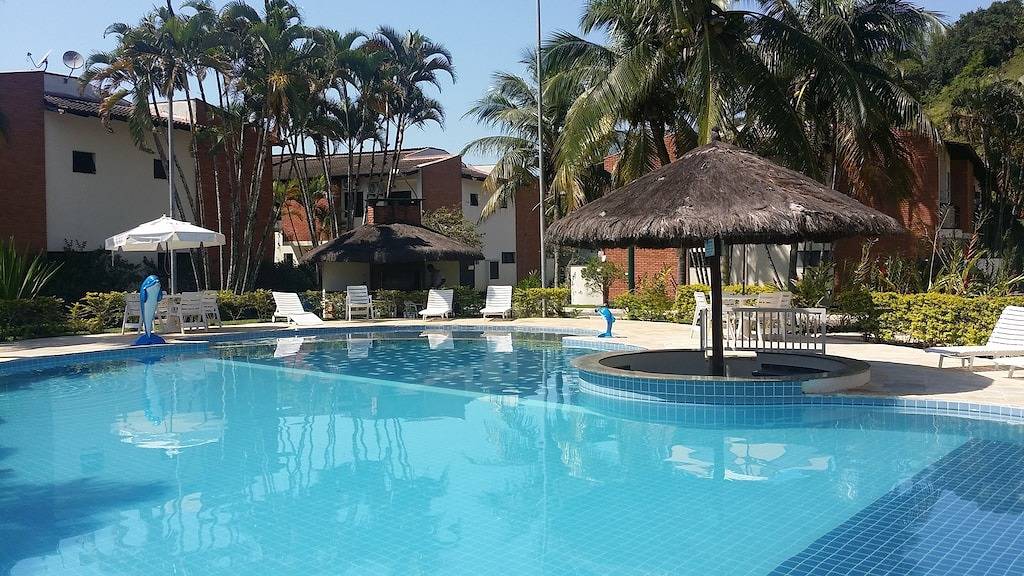 Ganze Wohnung, Toller Zustand. Geschlossen - Sicherheit & Concierge 24 Stunden - Wifi - Klimaanlage in Enseada, Região Metropolitana do Vale do Paraíba e Litoral Norte