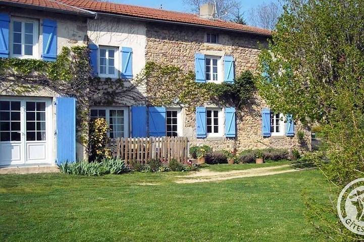 Gîte pour 10 personnes, avec jardin à Saint-Alban-les-Eaux