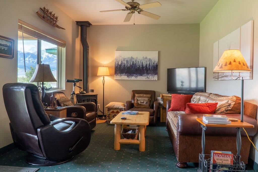 Log Cabin for 8 People in Yellowstone, Custer Gallatin National Forest