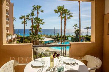 Gîte pour 4 personnes, avec piscine dans Office De Tourisme Cannes La Bocca