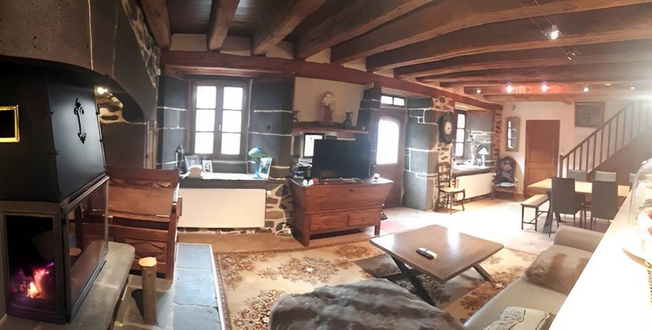 Gîte pour 8 personnes, avec jardin et terrasse, animaux acceptés dans Neuvéglise-sur-Truyère - 4