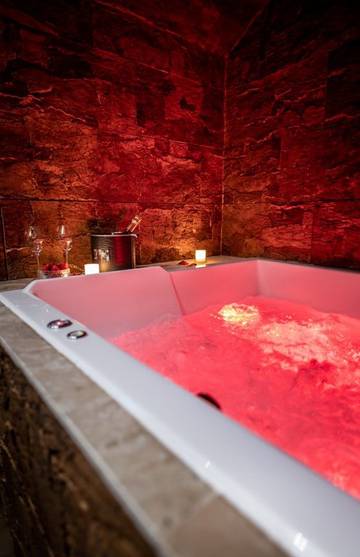 Gîte pour 2 personnes, avec jacuzzi et piscine en Provence-Alpes-Côte d'Azur