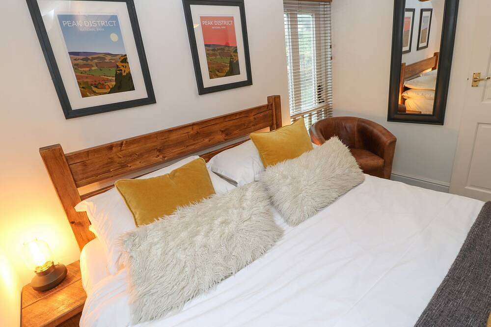 Stable Cottage, pet friendly, with open fire in Cromford in Cromford, Derbyshire