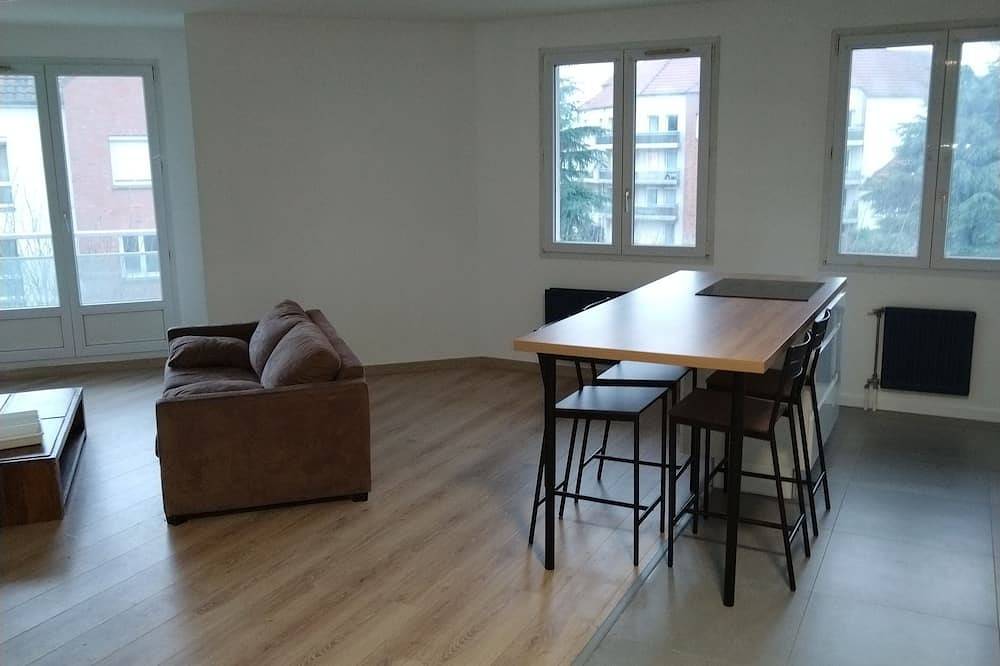 Entire apartment, Grand Appartement Lumineux 59 m² in Pontault-Combault, Seine-et-Marne