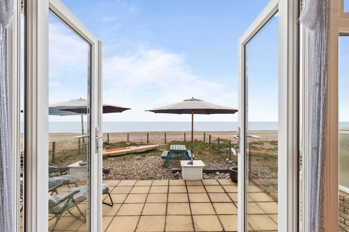 The Coastal Crab - Family-Friendly Three-Bed Beach House in Pevensey in Pevensey, East Sussex