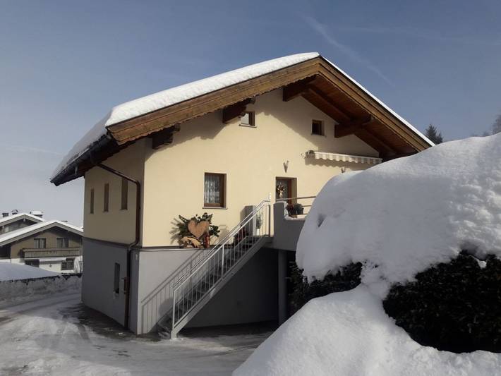 Ferienwohnung für 6 Personen, mit Terrasse und Ausblick in Niedernsill