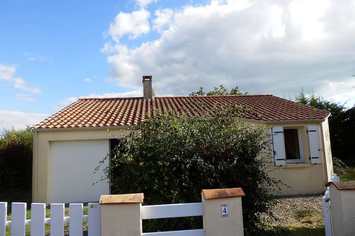 Location de vacances pour 5 personnes, avec jardin et terrasse à Saint-Hilaire-la-Forêt