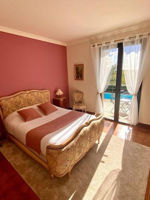 Gîte pour 2 personnes, avec terrasse et piscine ainsi que jardin et vue à Grézels - 3