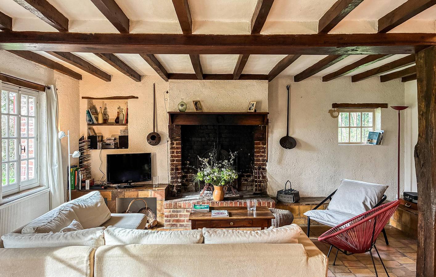 Poolside Paradise met parkeerplaats & internet in Vendôme en omgeving