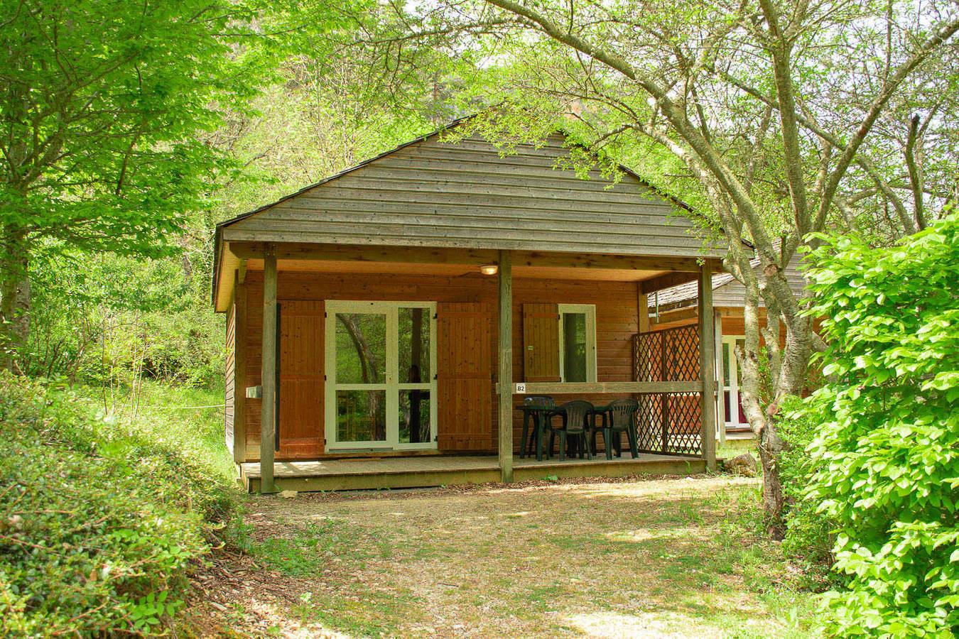 Chalet Pierre et bois 4/5 personnes - Camping du Golf des Gorges du Tarn in La Canourgue, Région de Mende
