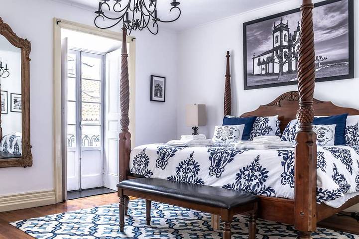 Large Home in city center of Ponta Delgada: yard, near marina (great for groups) in São Miguel Island, Ponta Delgada