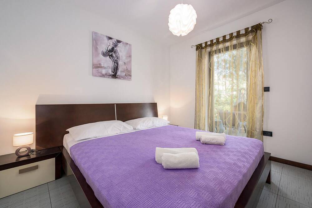 Apartamento entero, Precioso apartamento de 2 habitaciones en Rabac. in Rabac, Labin-Rabac