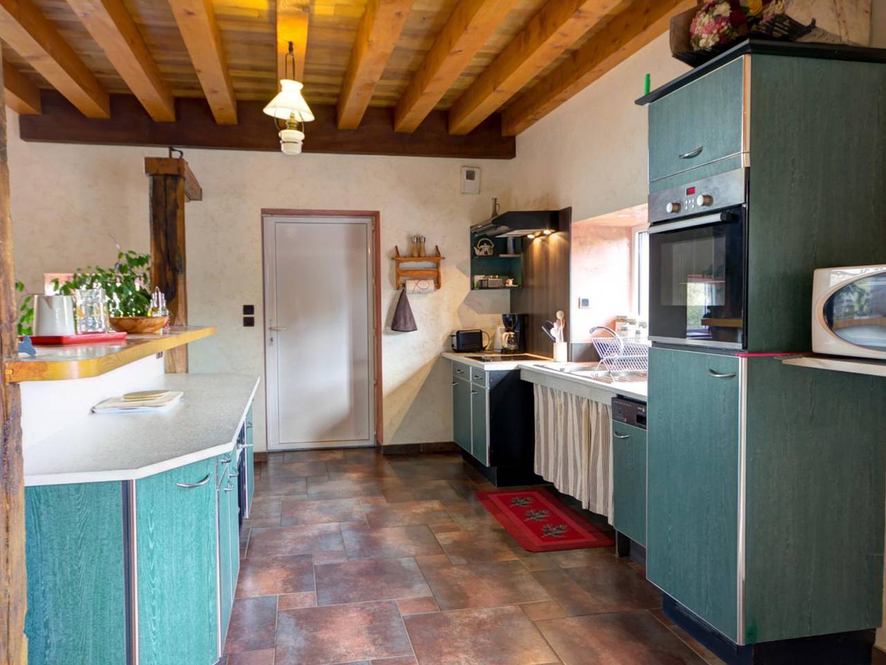 Amplia casa rural con piscina privada y admite mascotas en Saint-Priest-la-Prugne in Saint-Priest-la-Prugne, Región de Roanne