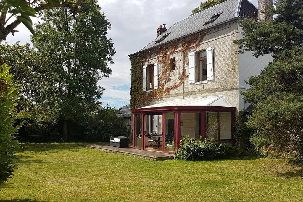 Maison de maître. Calme, Wifi, Cour fermée. in Feuquières-en-Vimeu, Région d'Abbeville