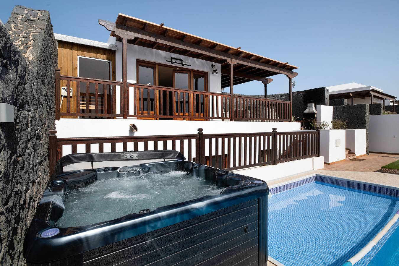 Villa Peaky with Sea & Mountain View, Pool & Sauna in Playa Blanca, Yaiza