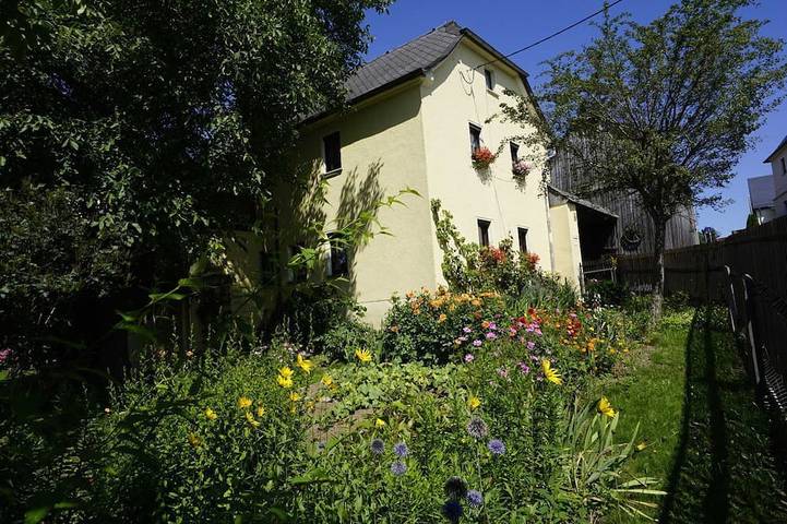 Ferienwohnung für 4 Personen, mit Sauna und Garten sowie Pool und Balkon