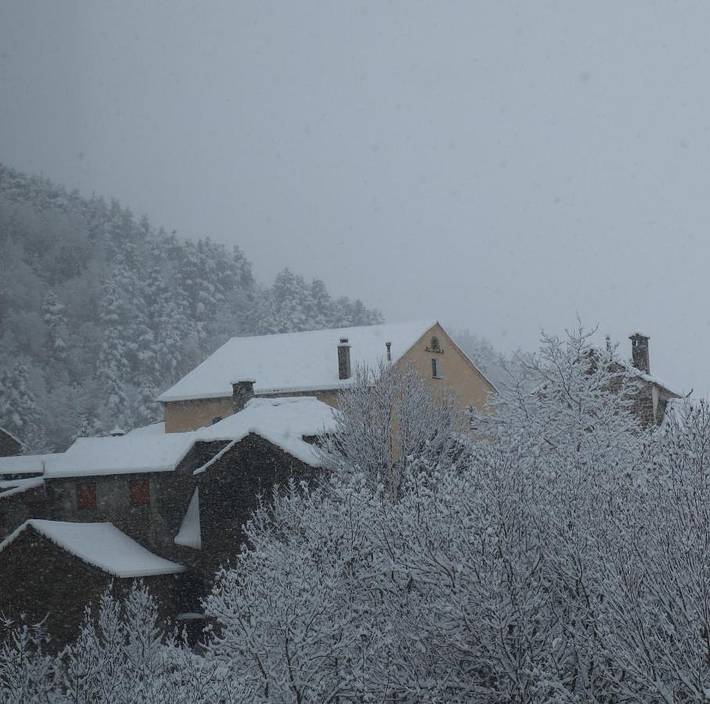 Gîte pour 2 personnes, avec vue ainsi que terrasse et jardin, animaux acceptés à Broto - 4