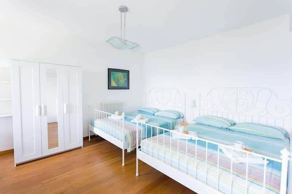 Villa Arona Summary: in Comune di Arona, Lago Maggiore (Piemonte)