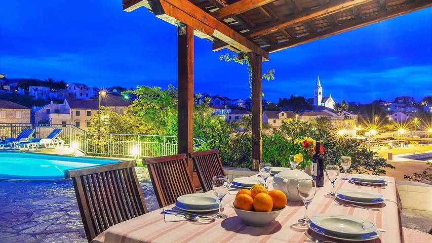 Villa pour 8 personnes, avec jardin et piscine à Sumartin
