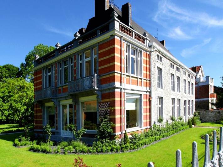 Villa für 40 Personen, mit Terrasse und Garten sowie Pool und Sauna in Belgien