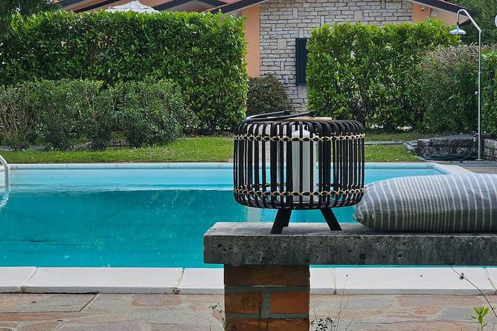 Location de vacances pour 12 personnes, avec jardin et terrasse dans Castello (Puegnago sul Garda)