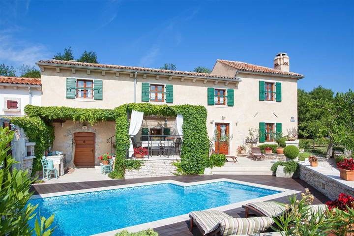 Ferienhaus für 6 Personen, mit Pool und Garten, mit Haustier