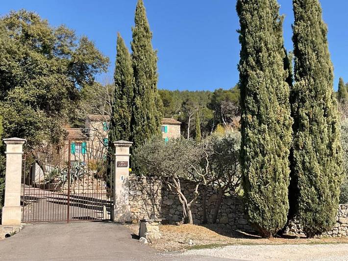 Location de vacances pour 2 personnes, avec piscine et jardin ainsi que terrasse et vue à Cheval-Blanc - 2