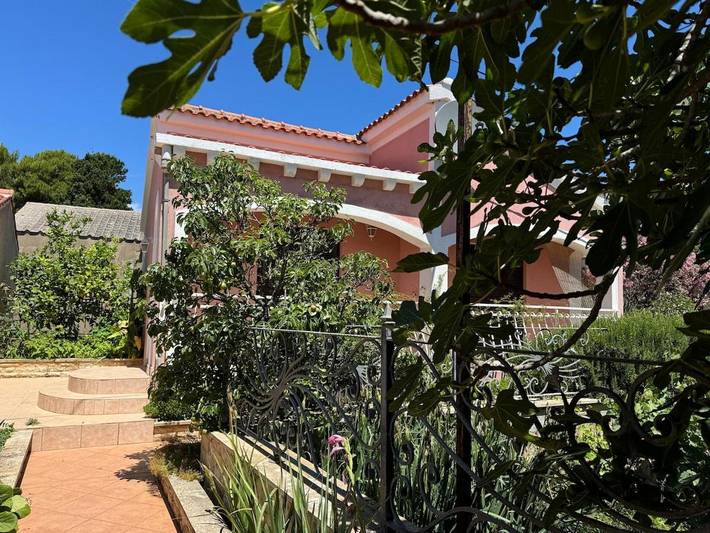 Ferienhaus für 6 Personen, mit Balkon und Terrasse sowie Garten und Ausblick auf Silba