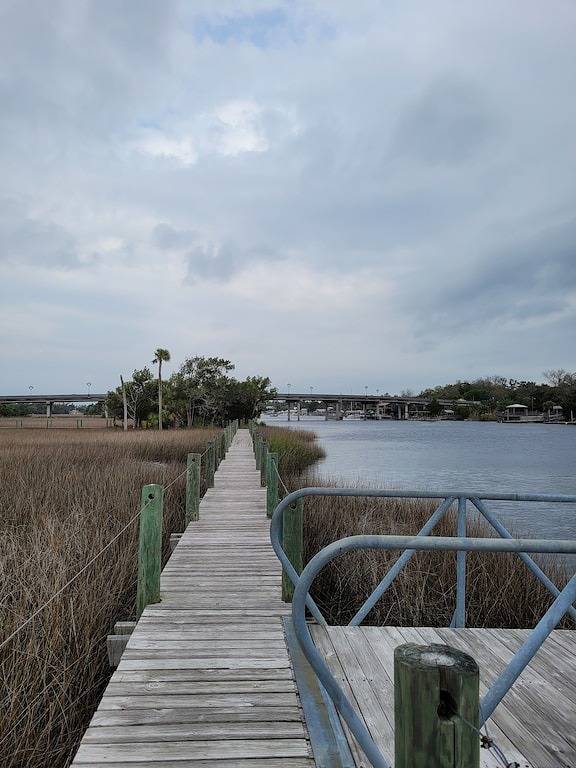 Vacation rental for 8 people, with yard and balcony as well as pool in Steinhatchee