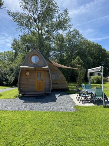Gîte pour 6 personnes, avec piscine et jardin dans le Puy-de-Dôme