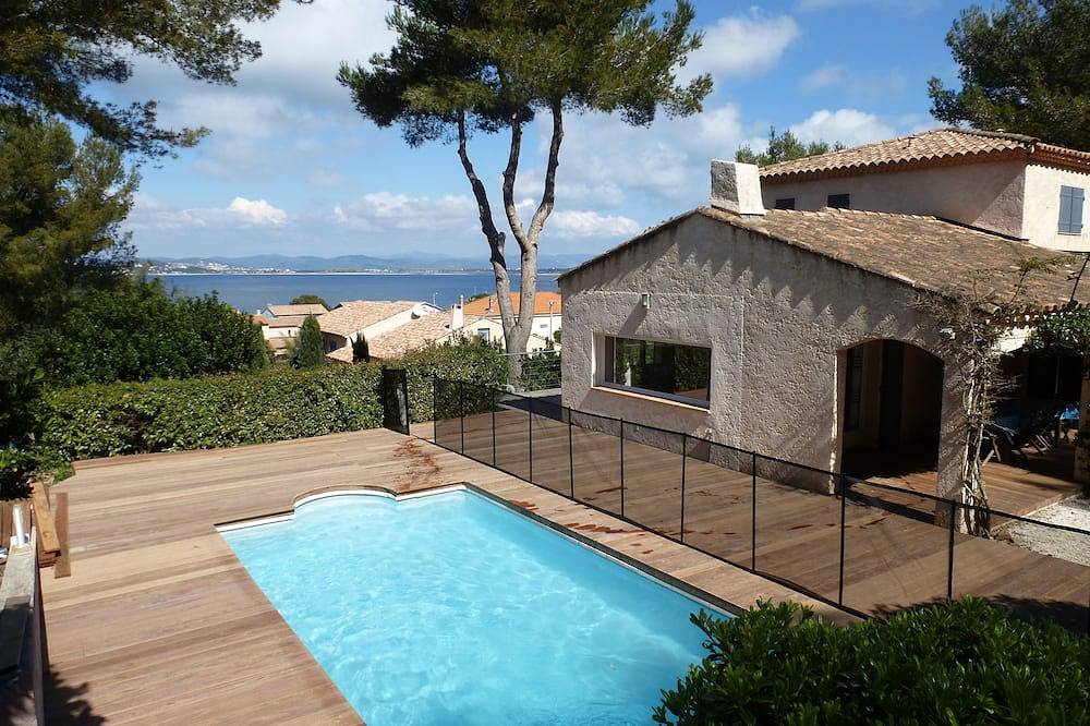 Villa pour 10 Personnes dans La Madrague, Hyeres