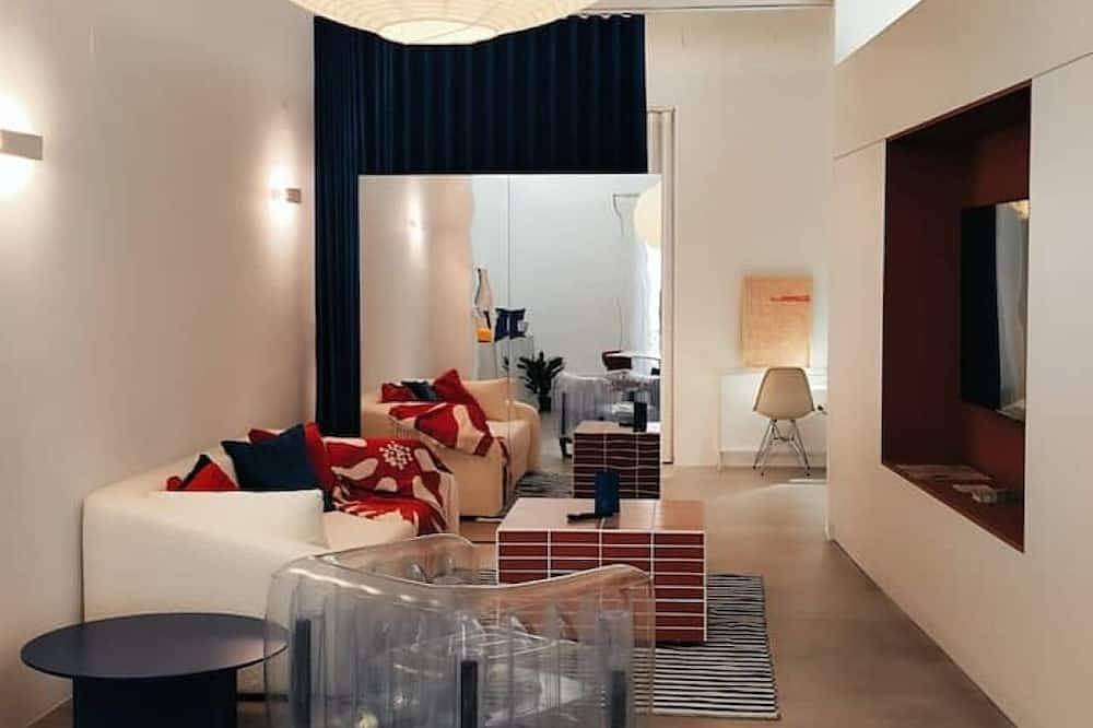 Entire apartment, Luxury Designer Loft in Cáceres Old Town | Steps from Plaza Mayor & Godoy Palace in Cáceres, Cáceres Region