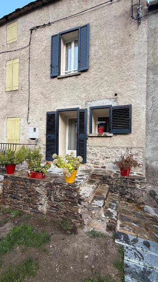 Location de vacances pour 4 personnes, avec jardin et vue à Carcheto-Brustico