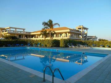 Appartamento per 2 persone, con piscina per bambini e giardino nonché piscina, con animali domestici in Vittoria