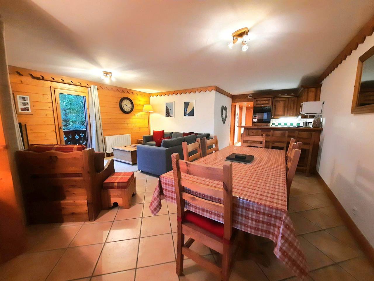 Apartamento entero, Amplio apartamento en Preyerand, 4P, vista a las montañas, 1r piso. in Les Menuires, Saint-Martin-de-Belleville