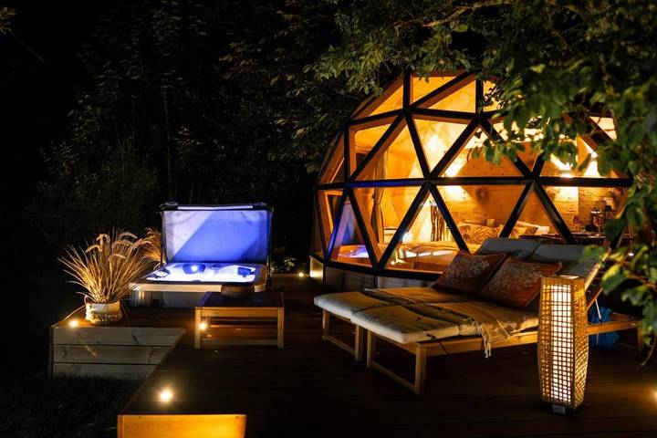 Gîte pour 2 personnes, avec jardin et jacuzzi