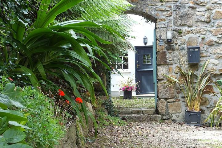 Vacation rental for 2 people, with yard in Penzance