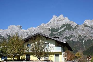 Ferienwohnung für 6 Personen, mit Balkon und Sauna sowie Garten in Werfenweng