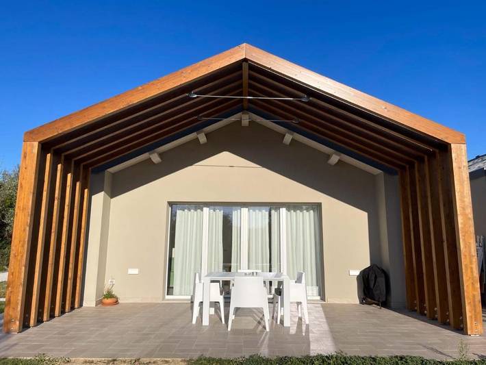 Ferienhaus für 4 Personen, mit Terrasse und Garten sowie Pool