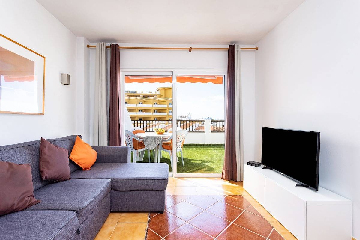 Ganze Wohnung, Ferienwohnung für 4 Personen mit Pool in Playa Puerto Colón, Adeje